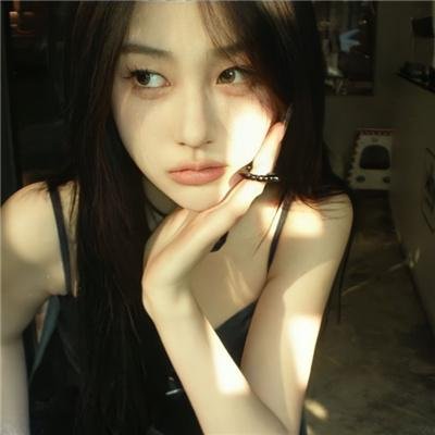 蜘蛛与郁金香 海报